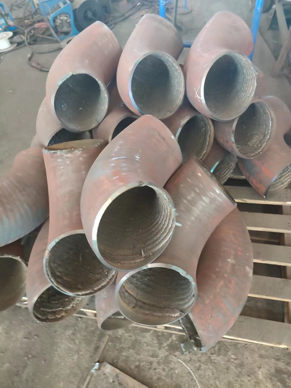 江苏高铬合金耐磨弯头 堆焊耐磨弯头