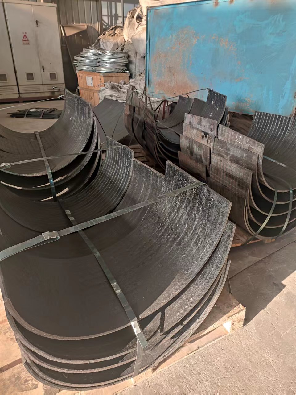 江苏钢板压弧度 堆焊耐磨板